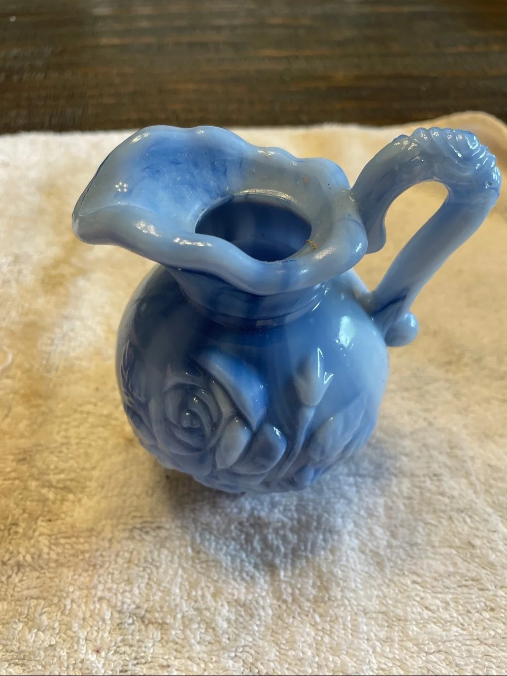 VINTAGE 1978 AVON BLUE VICTORIAN ROSE COLLECTIBLE GLASS PITCHER